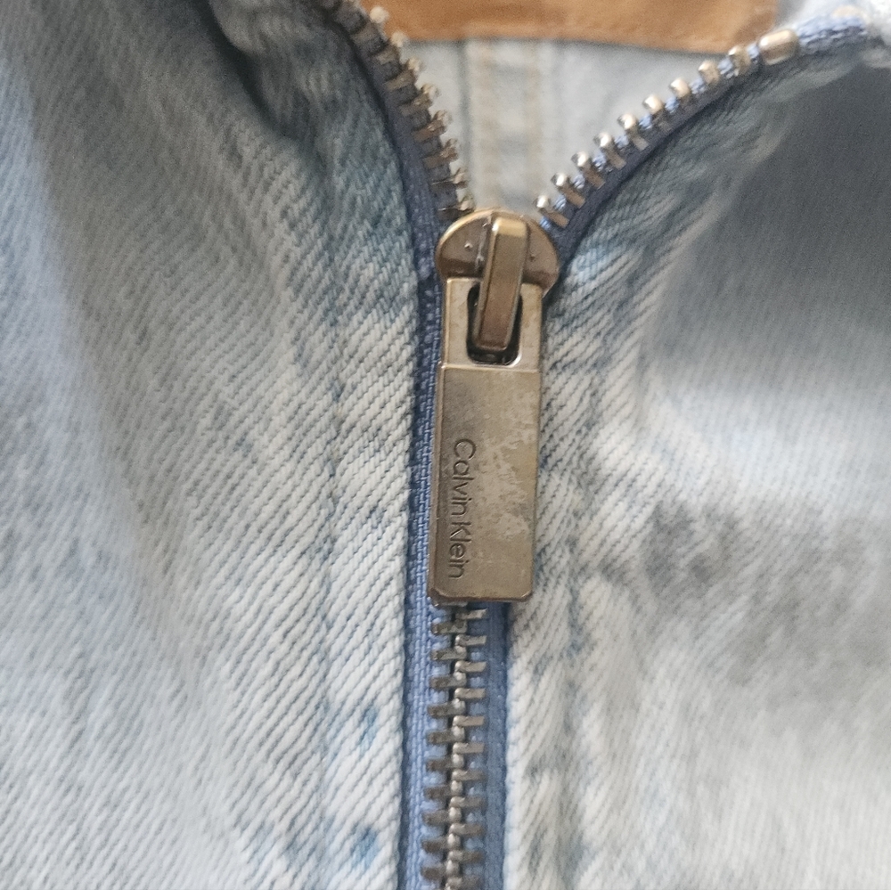 Calvin Klein Cropped Denim Jacket Size Small Light Wash - Picture 6 of 8